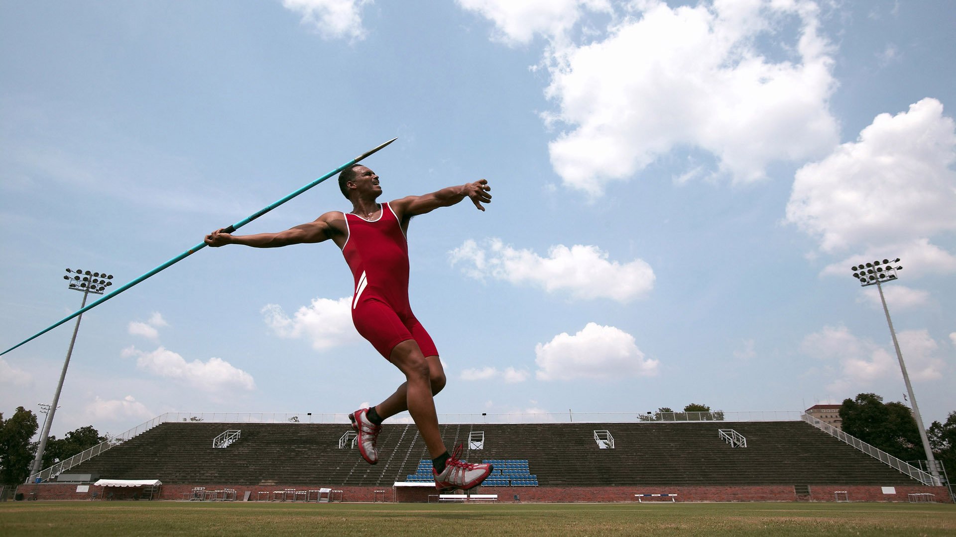 城市马拉松打造主题文化活动吸引游客，城市马拉松体现企业精神
